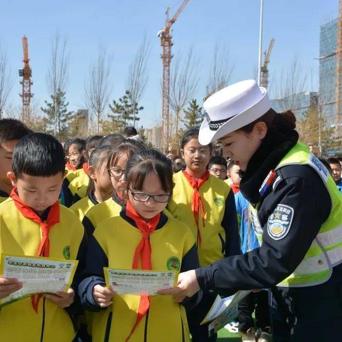 小苹果赤峰交警版赤峰市民兵治沙基地建设全面启动-第2张图片-太平洋在线下载